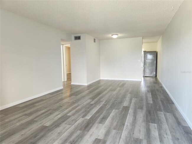 Foto del edificio - 2455 Finlandia Ln