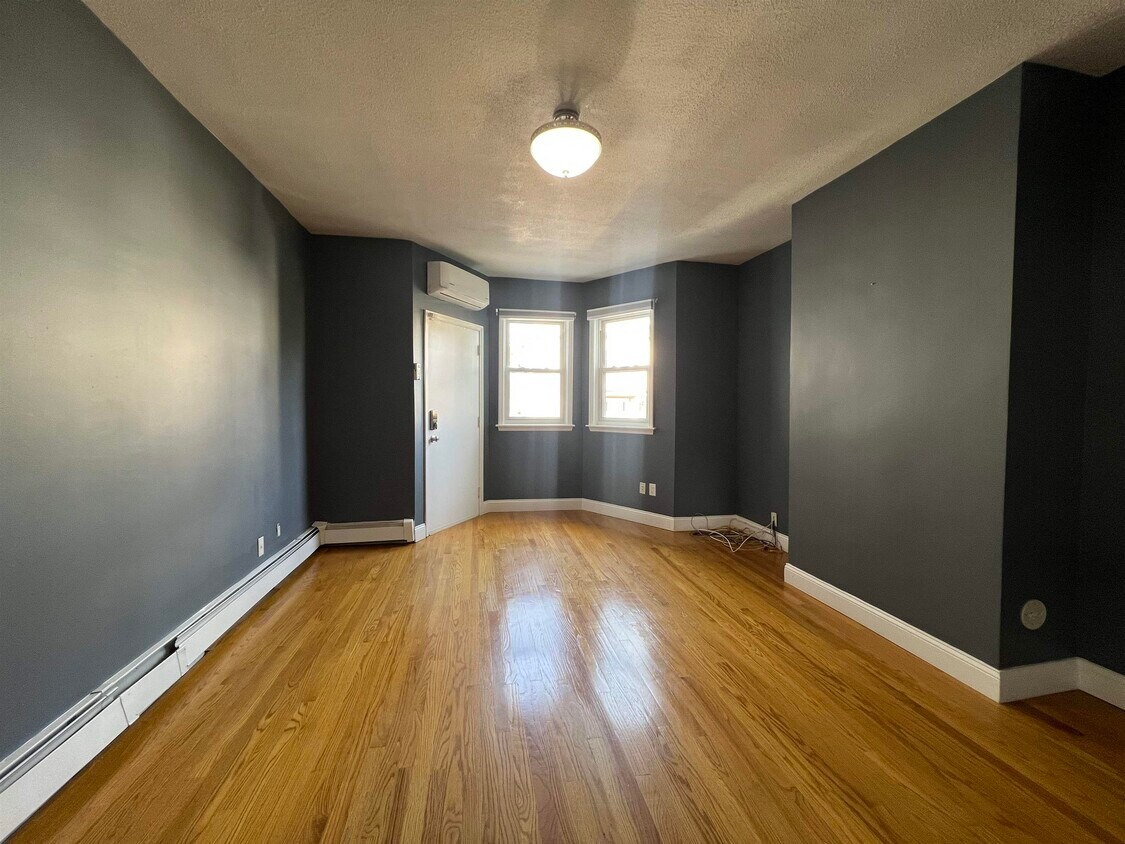Primary Photo - 184 Chestnut St