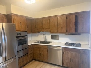 Building Photo - 43 Oakwood Ave