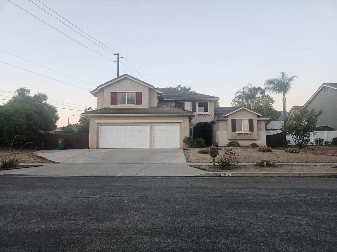 Primary Photo - Spacious South Corona Home!