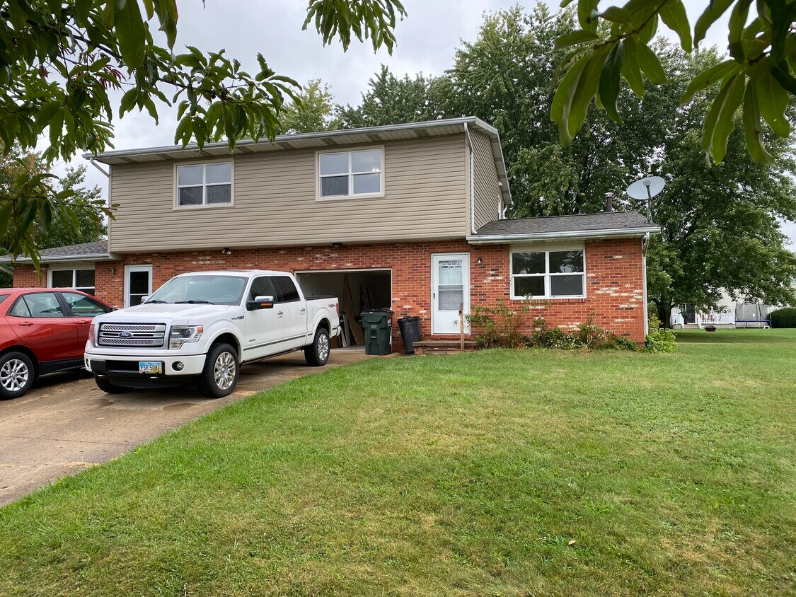 1851 Lakeview Dr, Orrville, OH 44667 Townhome Rentals in Orrville OH