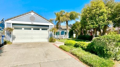 Building Photo - 741 Sunningdale Dr