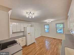 Building Photo - 5814 Tudor Ln