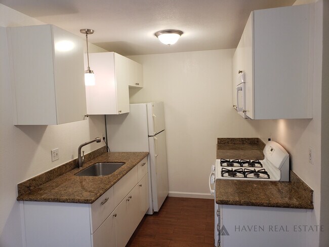 Building Photo - 515 Kains Ave