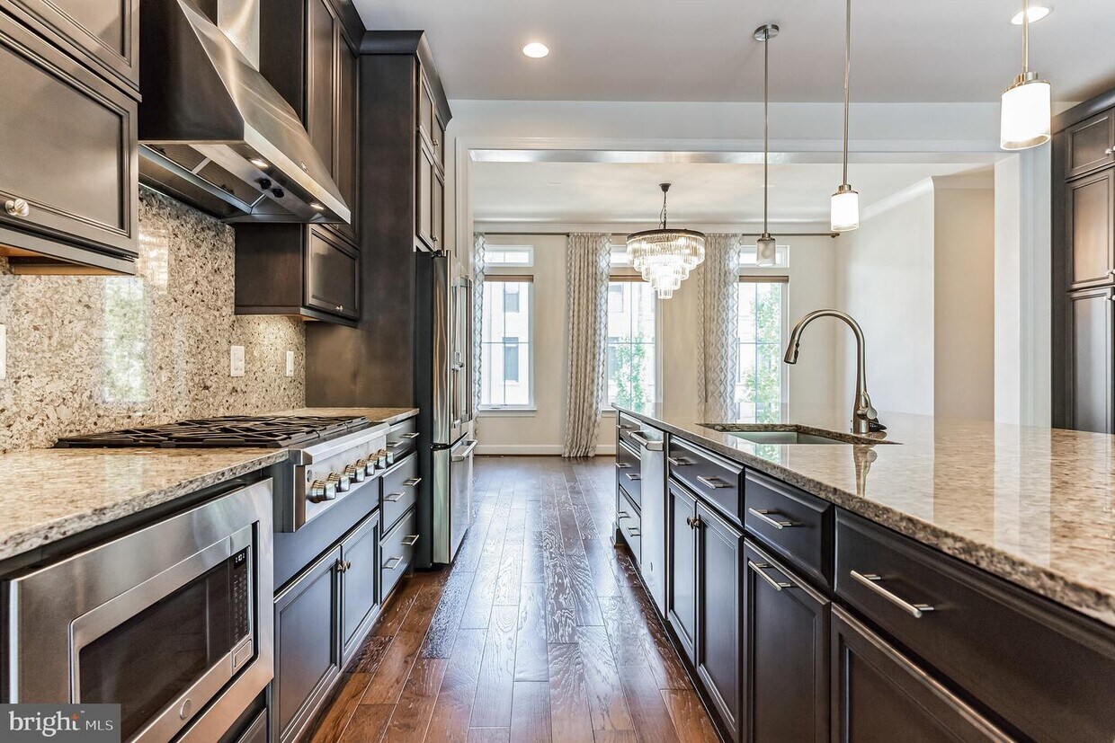 42301 Ashmead Ter, Brambleton, VA 20148 Townhouse for Rent in