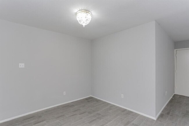 Building Photo - 12633 Memorial Dr