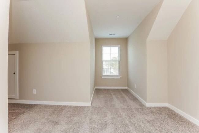 Building Photo - 212 Emmett Dr