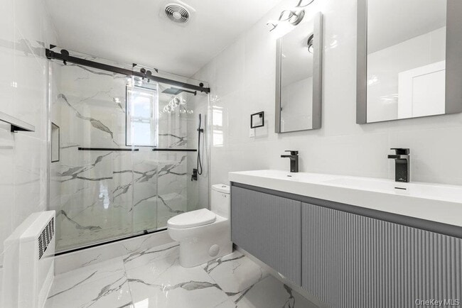 Foto del edificio - 877 E 55th St