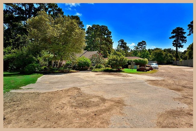 Building Photo - 2026 Sawdust Rd