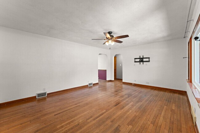 Foto del edificio - 511 W Commercial Ave