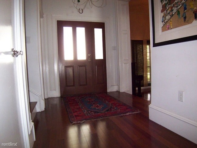 Building Photo - 130 Rio Grande Dr