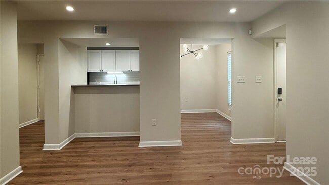 Building Photo - 4948 Sardis Rd