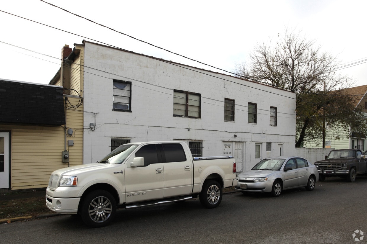 Building Photo - 12 W Eichel Ave