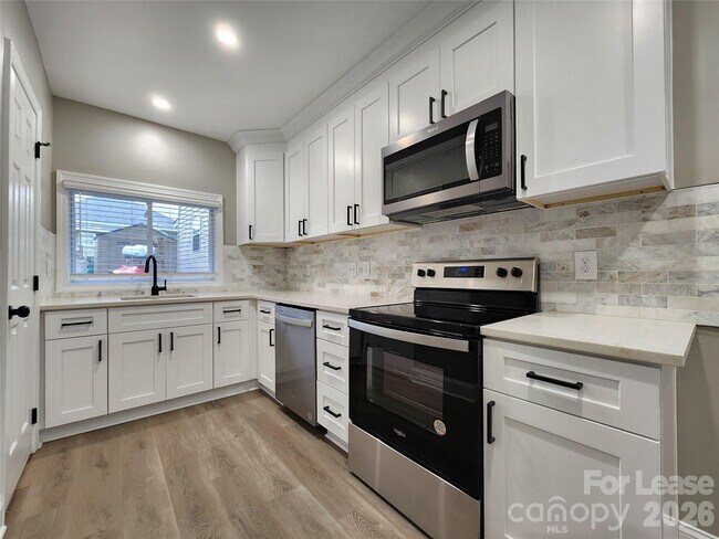 Foto del edificio - 96 1/2 Elm St