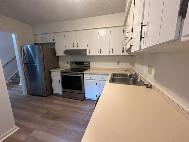 Foto del edificio - 4116-4120 Arckelton Drive