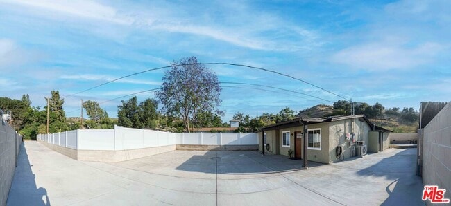 Building Photo - 9701 Wheatland Ave
