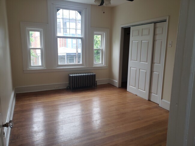 Front Bedroom - 5213 Knox St