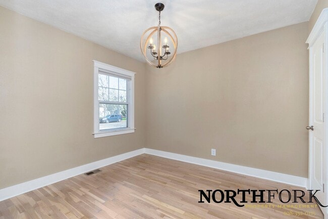 Building Photo - Cute North End Bungalow