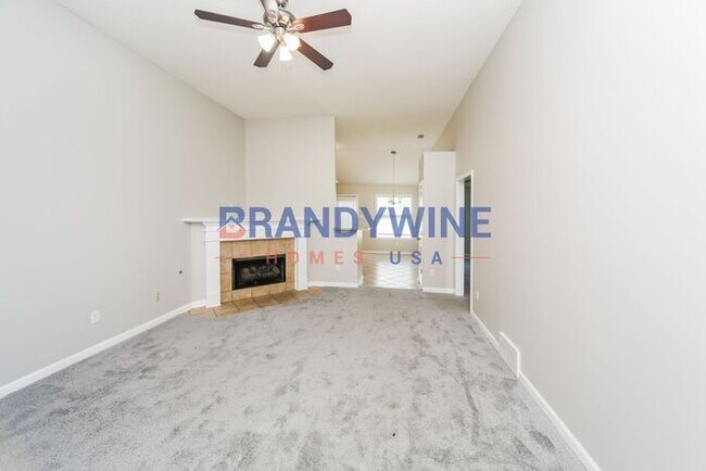 Building Photo - Holiday Promo! FREE December Rent!! Move-I...