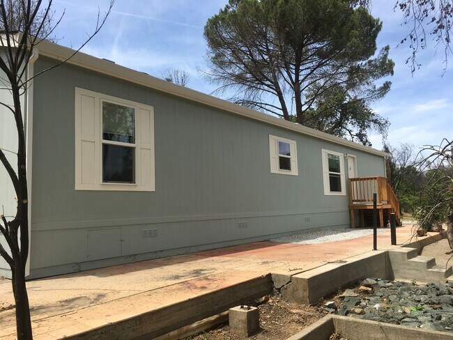 Building Photo - 2 Bedroom Peaceful & Serene Country  Setti...