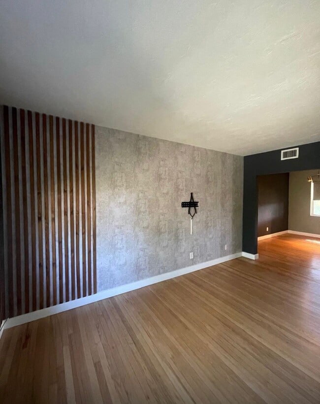 Building Photo - 9160 NE 8th Ave