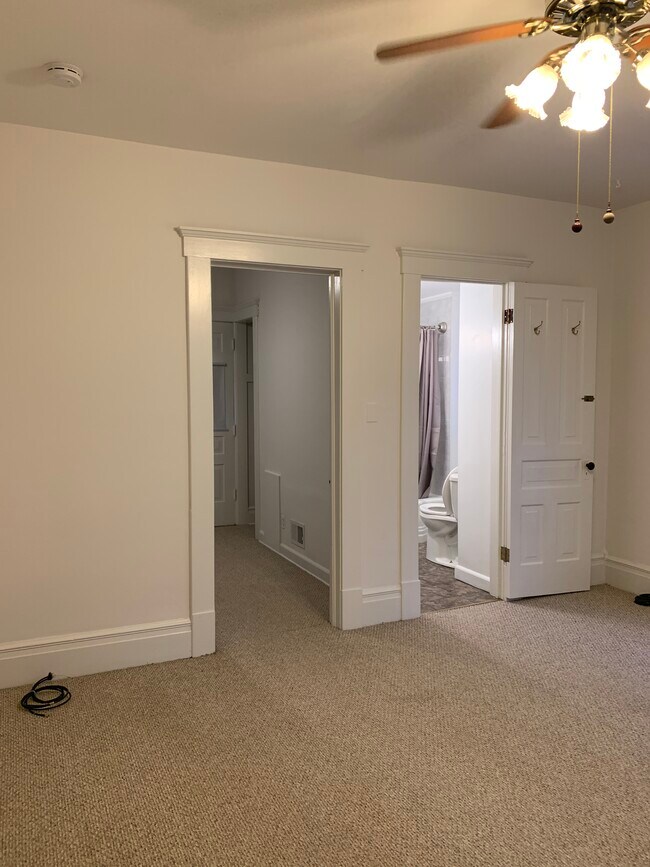 Foto del edificio - 118 N Thayer St