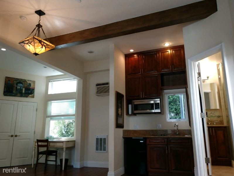 Primary Photo - 420 S Beverwil Dr