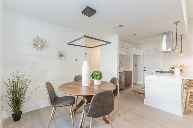 Building Photo - 12217 Dundee Dr