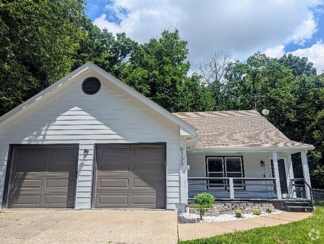 Building Photo - 5209 Countryside Ln
