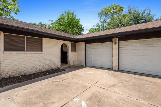 Building Photo - 12402 Whittington Dr