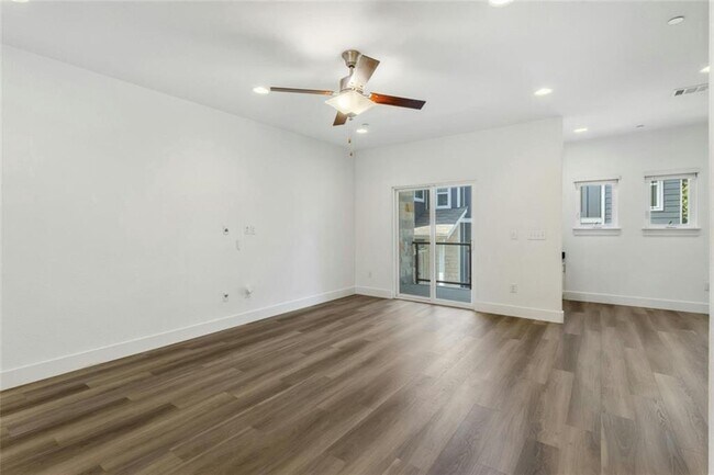 Foto del edificio - 7205 Bassett Ct
