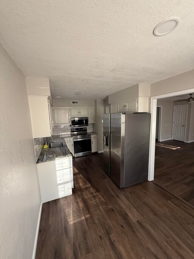 Building Photo - 706 Wilkes Dr