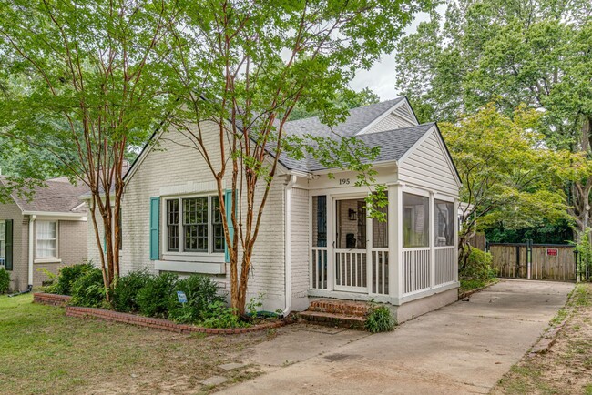 Building Photo - Beautiful Chickasaw Gardens Home!