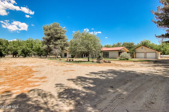 Building Photo - 155 Muster Rd
