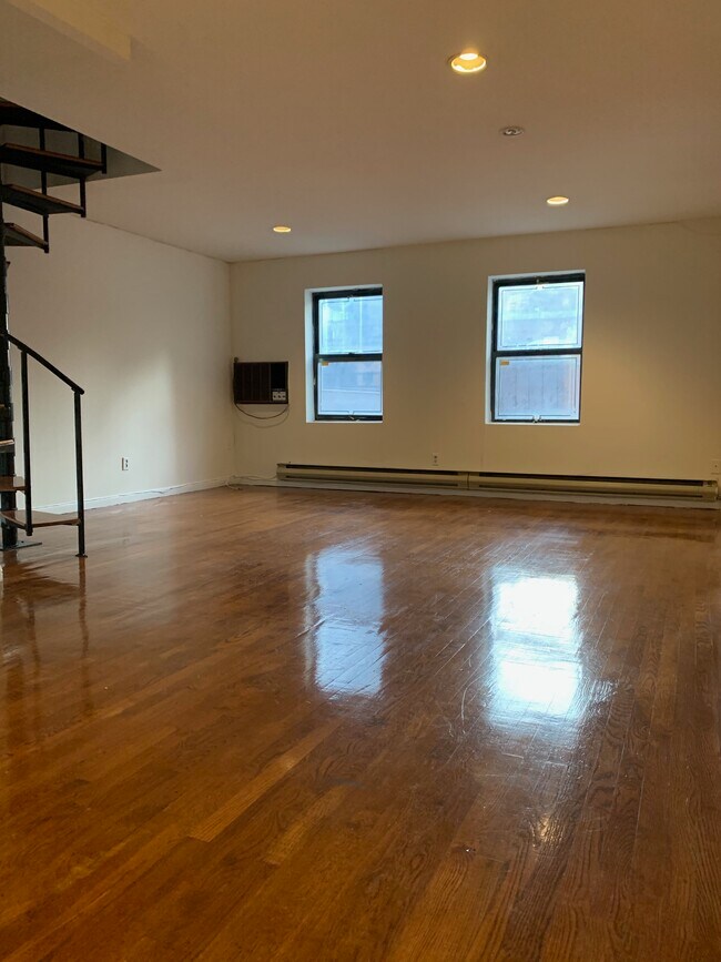 Building Photo - 334 E 55th St