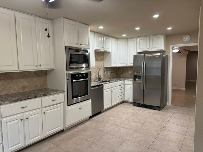 Building Photo - GREAT LUXURY CONDO  |  GATED  |  MEDICAL C...