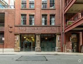 Building Photo - 635 W Lakeside Ave