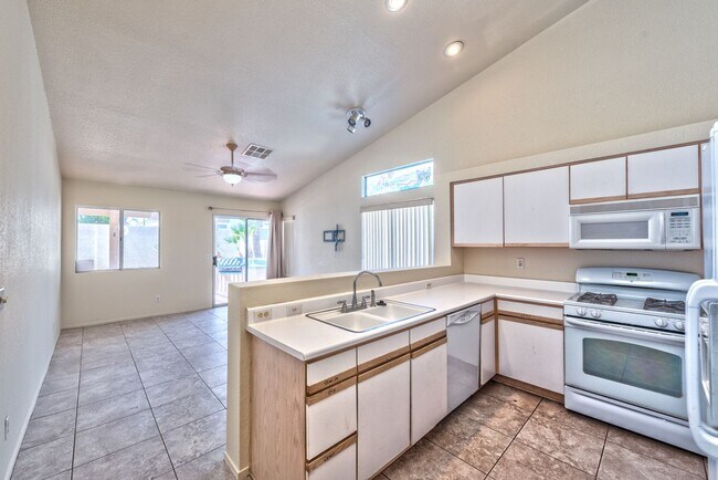 Building Photo - 1854 Vista Del Oso Way