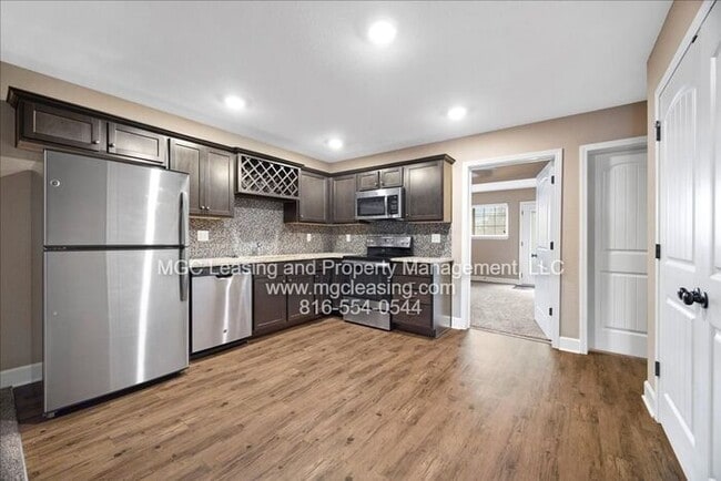 Building Photo - Charming Finishes at Foxridge Townhomes in...