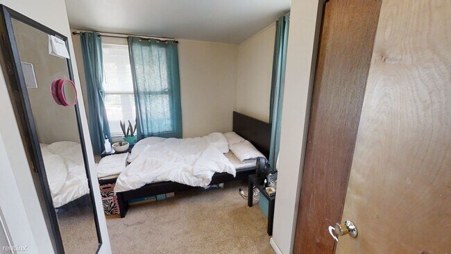 Foto del edificio - 1 br, 1 bath 4plex - 424 N State St Unit 1