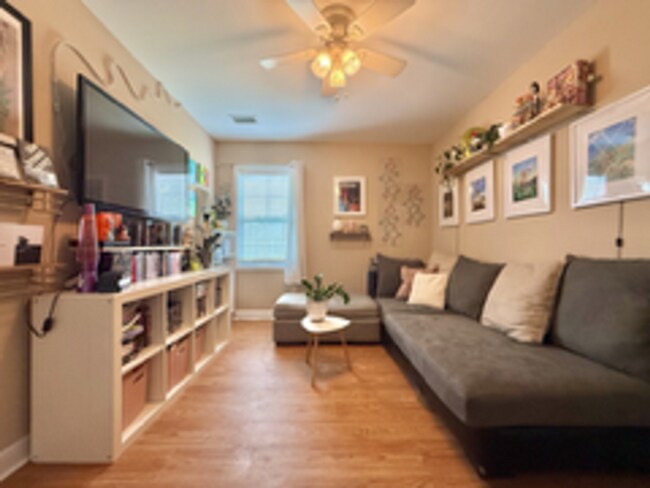 Building Photo - Windsor Park 3BR/2 car garage/fenced!