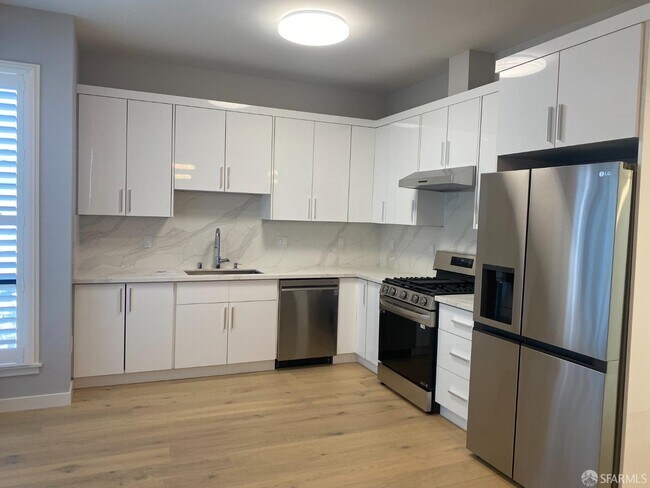 Building Photo - 2343 Taraval St