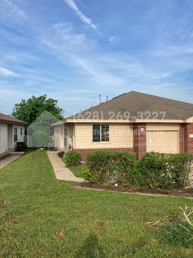Building Photo - 2804 Southampton Way
