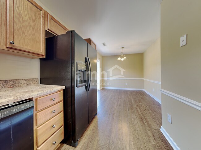 Foto del edificio - 5065 Walden Ridge Dr