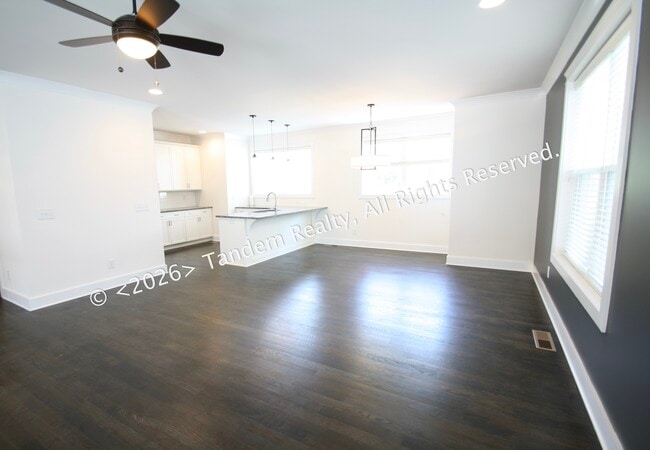 Building Photo - 526 Wedgewood Ave