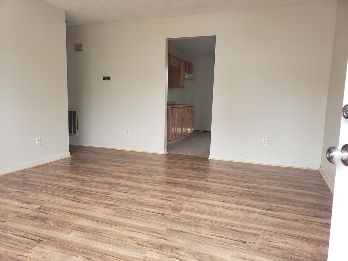 Foto principal - 6442 Applecross Ave