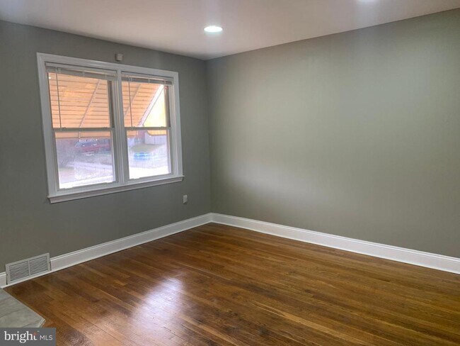Foto del edificio - 1718 Redwood Ave
