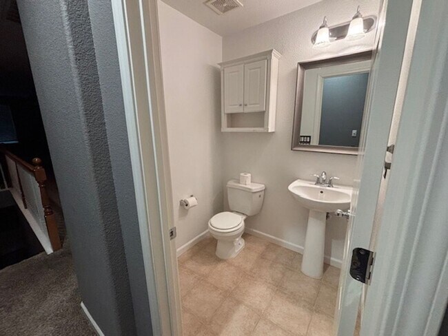 Foto del edificio - 2BD/2.5BA Condo located in Lincoln