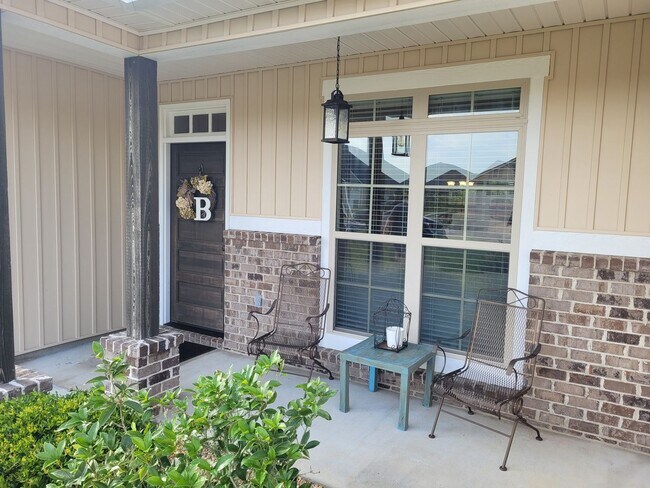 Foto del edificio - Beautiful 4BD/2BA Home with Screened Patio...