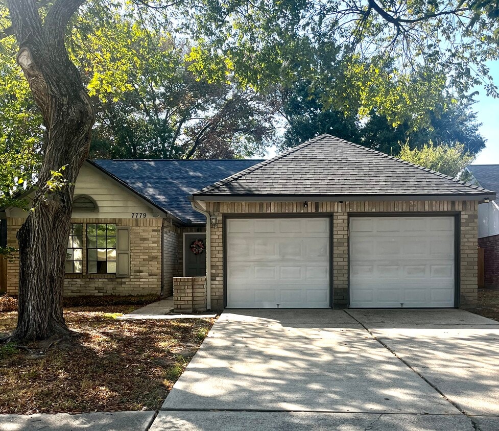 Primary Photo - 7779 Pine Center Dr